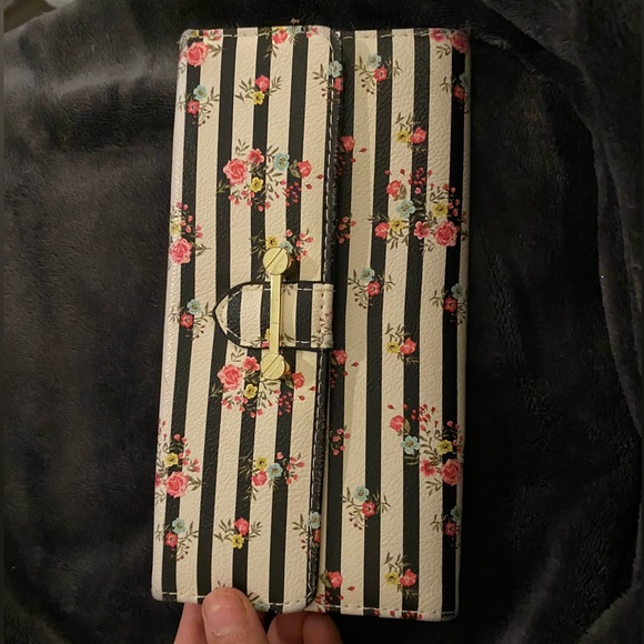 Wallet - Picture 1 of 3